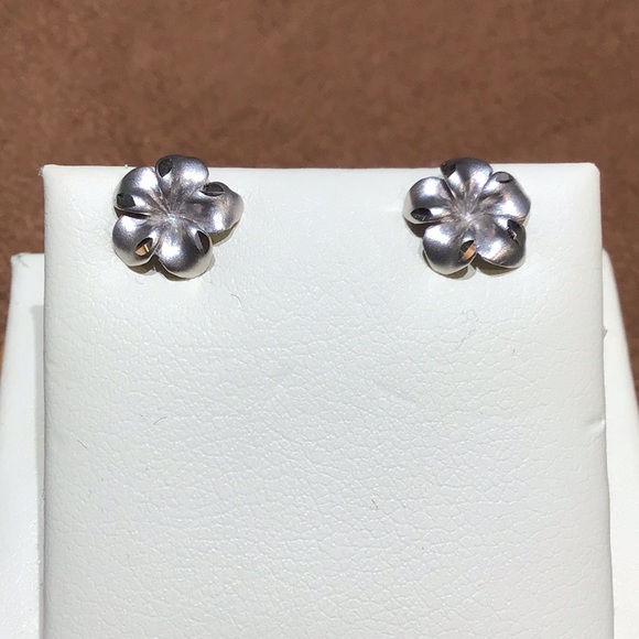 14k White Gold Plumeria Earrings